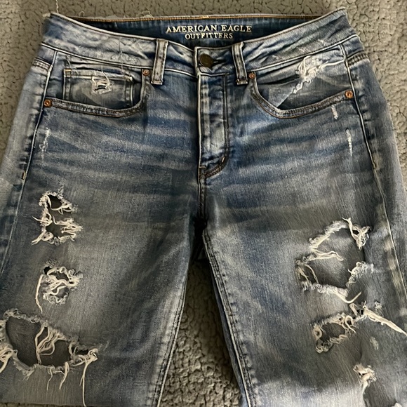 -Very comfortable -distressed -stretchy - Picture 2 of 3